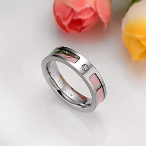 Anillo de Pareja de Acero de Titanio Estilo Coreano Simple, Anillo de Titanio Rosa Camuflaje de 6 mm con Cristal Cuadrado de Zirconia - Product Image 1