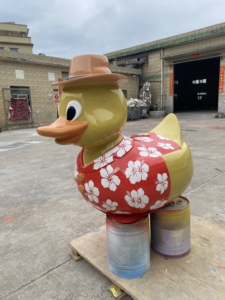 Sculpture de canard en fibre de verre personnalisée pour l'extérieur et l'intérieur - Product Image 6