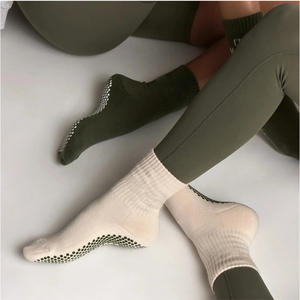 Meias Antiderrapantes de Algodão Macio com Logo Personalizado Meias para Yoga e Pilates sem Limite de Quantidade - Product Image 3