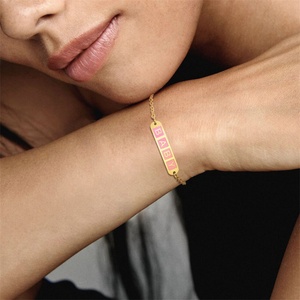 Bracelet personnalisé avec logo, plaqué or, cœur en émail, bracelet pour bébé avec lettre - Product Image 2