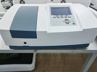 Instrument d'analyse de laboratoire UV-1900 Spectrophotomètre UV VIS à double faisceau LCD 190-1100nm pour l'analyse qualitative quantitative de l'ADN