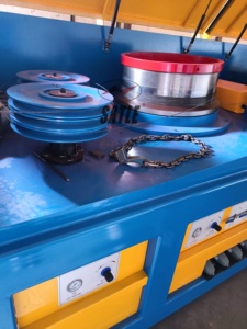 Machine à tréfiler de type droit série LZ560 pour le traitement du <span class=keywords><strong>fil</strong></span> de soudure, du <span class=keywords><strong>fil</strong></span> de ligature et du <span class=keywords><strong>fil</strong></span> <span class=keywords><strong>barbelé</strong></span> - Product Image 6