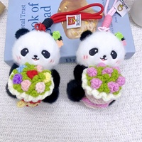 Porte-clés en peluche Panda tricoté, super doux, écologique et durable, nouveau style hiver Chengdu, jouet en peluche mignon avec joues roses et fleurs