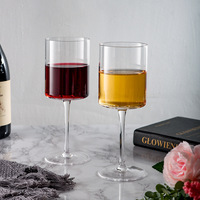 Verres à vin rouge et vin mousseux à pied droit, design nordique minimaliste, logo personnalisé disponible pour la maison
