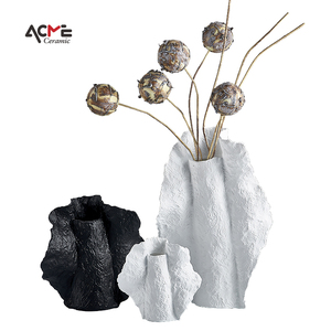 <span class=keywords><strong>2022</strong></span> nouveau Style usine Offre Spéciale Vase à bourgeon noir Vase en céramique texturé <span class=keywords><strong>de</strong></span> fleur d'art moderne pour autre décoration <span class=keywords><strong>de</strong></span> la maison - Product Image 1