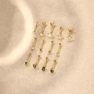 Pendiente de barra curva chapado en oro de plata de ley 925 con rosca interna y doble cabeza para mujer - Product Image 1