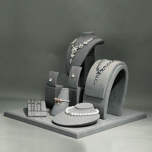 Nuevo Expositor de Joyería Personalizado Gris, Soporte de Busto para Collares, Pendientes y Anillos - Product Image 3