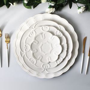 <span class=keywords><strong>Assiette</strong></span> de dîner personnalisée avec logo, style royal, motif floral, blanc classique, décorative en relief, ensemble de vaisselle en porcelaine, <span class=keywords><strong>assiette</strong></span> de présentation <span class=keywords><strong>pour</strong></span> mariage - Product Image 5