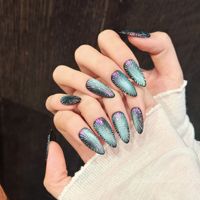 Faux ongles press-on œil de chat amande faits à la main en gros, style œil de chat qualité salon, marque privée en vrac