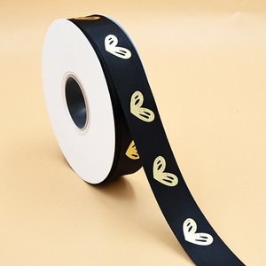 Ruban satiné lisse de qualité supérieure, imprimé sur mesure avec monogramme pour emballages élégants de cadeaux de mariage - Product Image 6