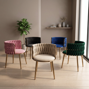 Silla de Comedor y Ocio de Terciopelo Escandinavo con Respaldo Tejido Simple y Patas de Hierro, Diseño Nórdico para Sala de Estar y Dormitorio - Product Image 1