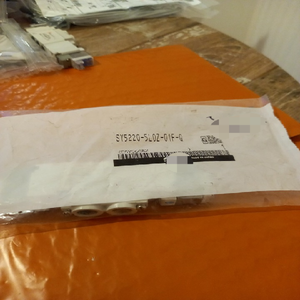 5/<span class=keywords><strong>2</strong></span> 双电磁阀 Sy5220-5loz-01wbrf-q 未使用袋装产品 - Product Image 1