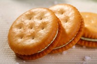 Machine à rouler la pâte à biscuits croustillants Oreo au lait et à la crème, écologique, pour la fabrication de biscuits sandwich et de craquelins