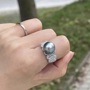 Bague en perle de Tahiti naturelle gris platine de 10-11 mm, texture douce et belle, aspect brillant général - Product Image 3