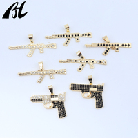 Collier pendentif pistolet en laiton doré avec zircon AK-47, bijoux hip-hop pour hommes
