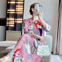 Robe plissée sur mesure style Miyake pour femme, élégante, imprimé floral oiseaux exotiques, manches 3/4, longueur maxi, tenue de fabricant