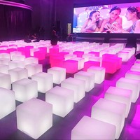 Set Tavolo e Sedie a Cubo LED Ricaricabile Impermeabile da 40 cm, Stile Francese per Esterni e Hotel, 5W, Mobili da Bar in Plastica Foshan