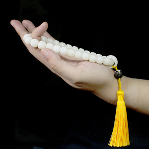 สร้อยข้อมือรากบอดีลายเงาดอกบัวพร้อมพู่ดอกบัว เครื่องประดับทางศาสนาสำหรับทุกเพศ - Product Image 4