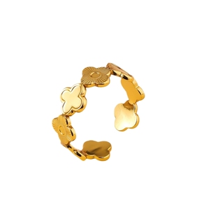 Anello Nuziale Elegante e Versatile in Acciaio Inossidabile con Quadrifoglio per Donne, Design Aperto Placcato Oro 18K, Regalo per Uso Quotidiano - Product Image 1