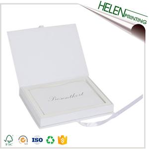 Scatole Regalo Pieghevoli di Lusso in Carta Piatta Bianca con Logo Personalizzato in Cartone Riciclato e Chiusura Magnetica con Nastro Bianco - Product Image 2