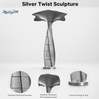 Grande sculpture de champignon en acier inoxydable pour extérieur, à nervures creuses, finition brossée paramétrique, au design ondulé, pour art public, monument, personnalisable
