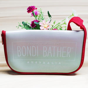 带手柄金属色氯丁橡胶化妆包，拉链闭合手提包，适合女孩促销 - Product Image 3