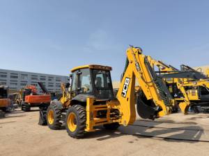 Nueva Retroexcavadora JCB 4CX 4x4 con Sistema Hidráulico de Alta Potencia, Cabina Confortable y Equipo de Movimiento de Tierras de Uso Pesado - Product Image 5