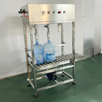 Remplisseuse semi-automatique de boissons à l'eau pure de grande capacité de 3/5 gallons pour savon liquide et jus avec emballage en plastique