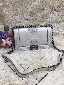 Sac à bandoulière en cuir de crocodile pour femme avec logo personnalisé, durable, portable, grande capacité, imperméable, marque de luxe, moderne, à rabat - Product Image 3