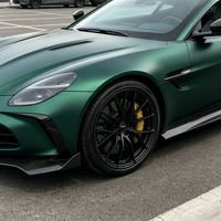 Film Vinyle Adhésif Premium Noir Mat Métallisé Vert en PET pour Recouvrement Complet de Voiture, Décalcomanie DIY en PVC Auto-Réparatrice Anti-Rayures et Protectrice de Couleur