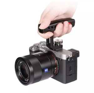 <span class=keywords><strong>Ulanzi</strong></span> <span class=keywords><strong>UURIG</strong></span> R071หูจับโลหะขนาดเล็กแบบพกพา,อุปกรณ์เสริมกล้อง SLR รองเท้าร้อนและเย็นอุปกรณ์เสริมสำหรับการถ่ายภาพ - Product Image 1