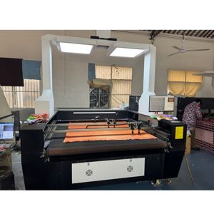Otomatik Besleme Platformlu ve Hikvision Endüstriyel Kameralı Kumaşlar için En Düşük Fiyatlı Lazer Kesim Makinesi - Product Image 2