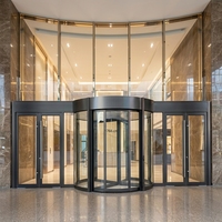 Porte d'entrée automatique moderne à rotation continue en verre : bloque efficacement les courants d'air froids et chauds, réduit la perte d'air conditionné pour les centres commerciaux