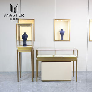Vitrina Elegante MASTER <span class=keywords><strong>en</strong></span> Dorado y Blanco para Joyería, Superficie Ecológica, Gabinete de Almacenamiento Inferior Grande, Ideal para Exhibición <span class=keywords><strong>en</strong></span> Tiendas de Joyería - Product Image 1