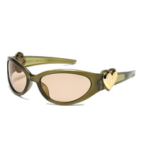 2024 nouveautés styles mignons en plastique mode lunettes de soleil en forme de coeur Y2K designer logo personnalisé lunettes de soleil pour dames