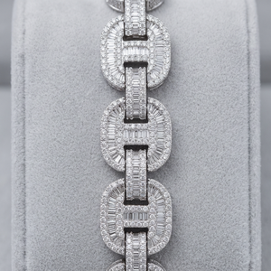 Pulsera Vana Jewels de Plata de Ley con Moissanita de Corte Baguette y Canal de Hologramas, Estilo Hip Hop Cubano Iced, para Hombre y Mujer - Aniversario - Product Image 1