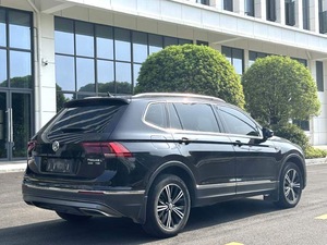 Volkswagen <span class=keywords><strong>Tiguan</strong></span> L 330TSI automatique, édition confort, SUV panoramique avec sièges en cuir, spacieux, d'<span class=keywords><strong>occasion</strong></span>, <span class=keywords><strong>2019</strong></span>-2024 - Product Image 3
