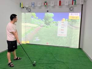 Nouvelle arrivée Système <span class=keywords><strong>de</strong></span> surveillance <span class=keywords><strong>de</strong></span> lancement <span class=keywords><strong>de</strong></span> <span class=keywords><strong>simulateur</strong></span> <span class=keywords><strong>de</strong></span> <span class=keywords><strong>golf</strong></span> intérieur alimenté par l'IA pour la formation résidentielle - Product Image 4