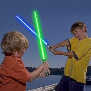 Épées lumineuses extensibles bon marché Double <span class=keywords><strong>sabre</strong></span> <span class=keywords><strong>laser</strong></span> <span class=keywords><strong>sabre</strong></span> lumineux étoile clignotante LED colorée pour enfants Cosplay jouet lumineux LED - Product Image 4