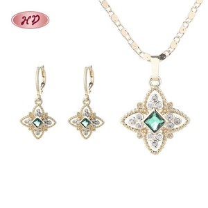 Parure de bijoux de mariage 3 pièces pour femme en laiton raffiné plaqué or 18 carats - Boucles d'oreilles et colliers en zircon pour anniversaires, en alliage - Product Image 3