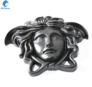 Etichetta decorativa a forma di testa di Medusa umana nera opaca per mobili - Product Image 1
