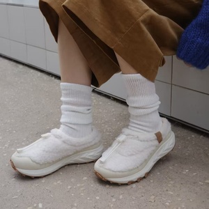Mules unisexes en polaire et laine, dessus en polaire Sherpa chaud, cordon de serrage réglable, semelle épaisse antidérapante, sabots décontractés pour l'hiver et l'extérieur - Product Image 4