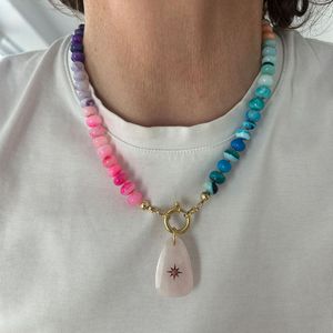 Collier de perles coloré personnalisé pour femmes, perles de verre, pendentif en forme de cœur de fleur, collier de perles fait à la main - Product Image 4