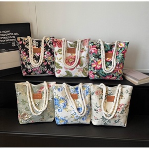 กระเป๋าแฟชั่นผู้หญิงขายดีข้ามพรมแดน ลายดอกไม้และสัตว์ พิมพ์ลาย สายสะพายสองเส้น ความจุเยอะ สไตล์ลำลอง - Product Image 2