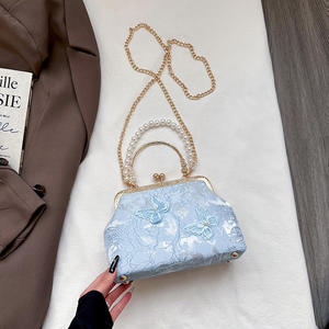 Factory Custom Women Pearl Evening Party Clamp Handbag Fashion Classic Style Ladies Chain <b>Crossbody</b> <b>Bag</b> - Product Image 3