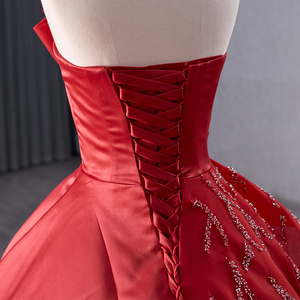 Robe de soirée asymétrique sans manches plissée longue élégante bordeaux à lacets en satin pour femme Rsm241010 - Product Image 4