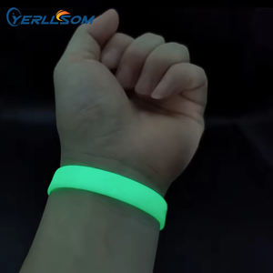 Pulseras de Silicona Personalizadas Baratas, Tejidas, con Relieve, Impresas con Serigrafía, que Brillan en la Oscuridad - Pulseras Promocionales de Goma de Navidad - Product Image 5