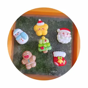 100 adet reçine Kawaii renkli gingerman adam kardan adam ağaçları düz geri karikatür noel figürler karalama defteri DIY dekor el sanatları