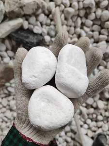 Galets blancs polis, certifiés ISO9001, audités BSCI, disponibles en différentes tailles pour des aménagements de jardins professionnels personnalisés. - Product Image 6