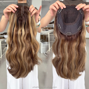 Topper de Cabello Ruso de Alta Densidad para Mujeres Judías, Estilo Ondulado con Balayage y Reflejos, con Base de Seda y Clip, Color Marrón Oscuro - Product Image 4